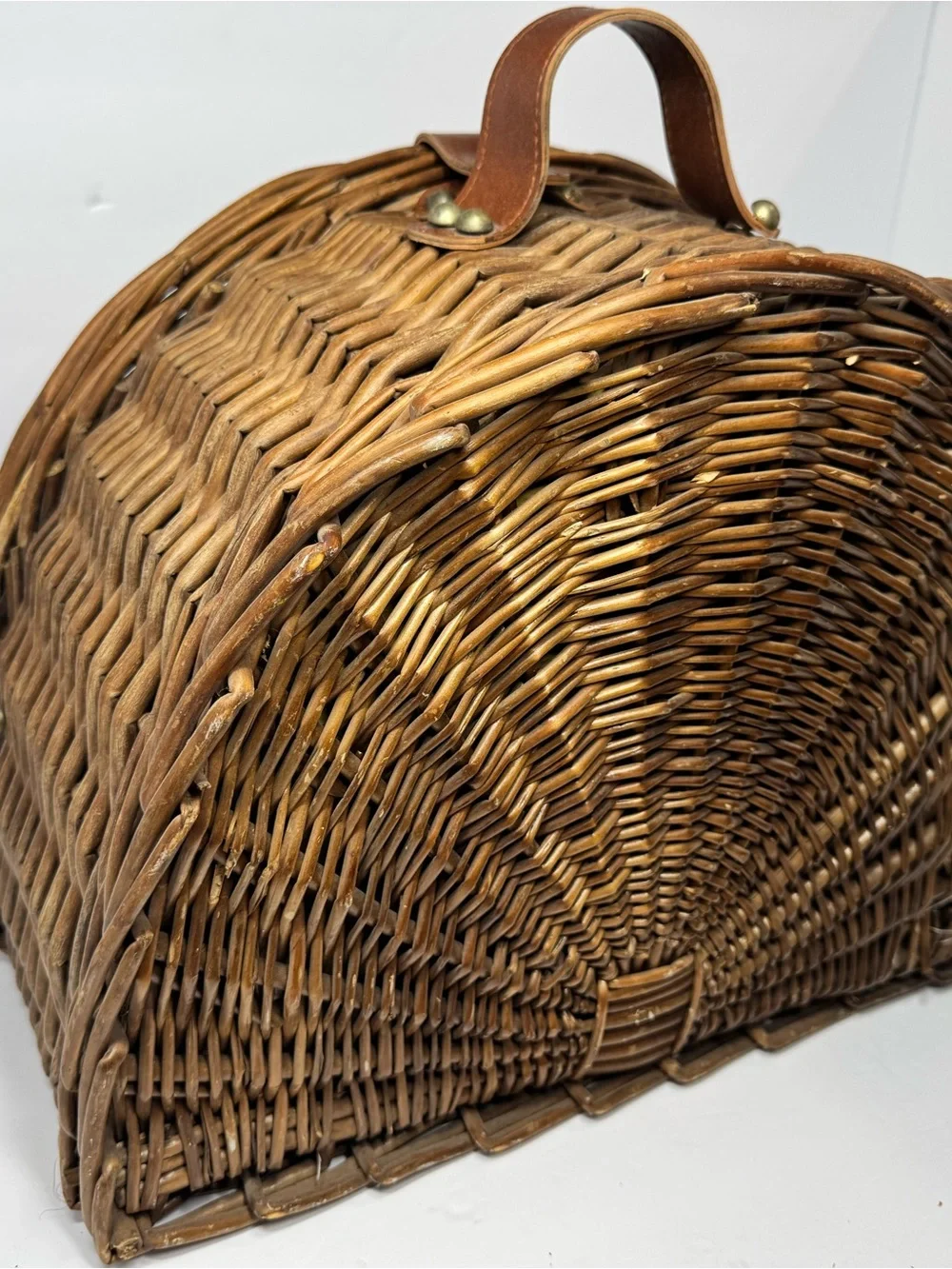 Wicker Picnic Basket Set with Green Plates and Cups,spoons,forks, knifes